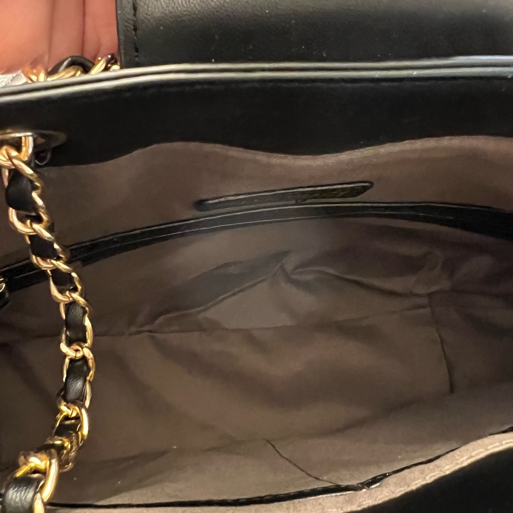 Ellen Tracy Black and Gold Crossbody Bag with Quilted Design - Picture 4 of 4